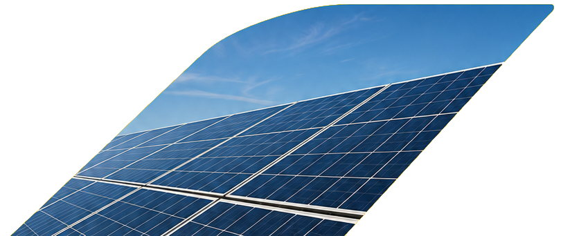 Painéis solares sob céu azul